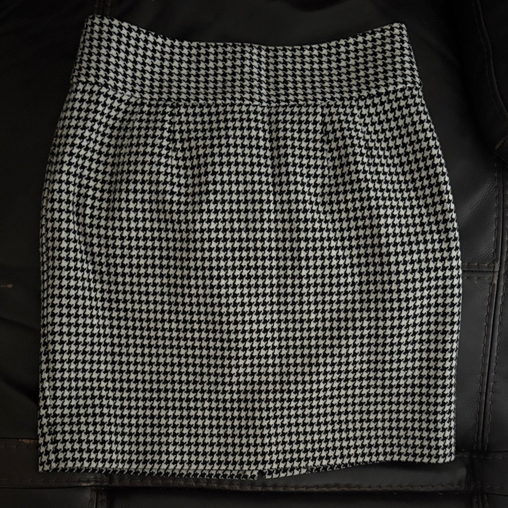 Banana Republic Black and White Pencil Skirt